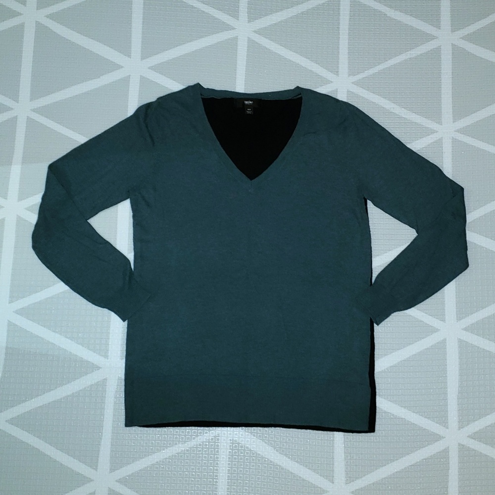 🛍Mossimo Lightweight V Neck Sweater